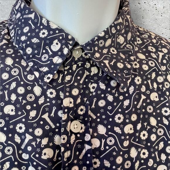 Matix Garage Men's Blue Button-up Short Sleeve Shirt Skulls Tools Size Large - Picture 3 of 10